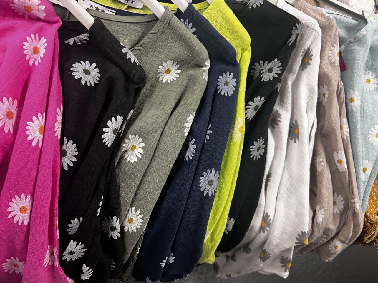 100% Cotton daisy print top
