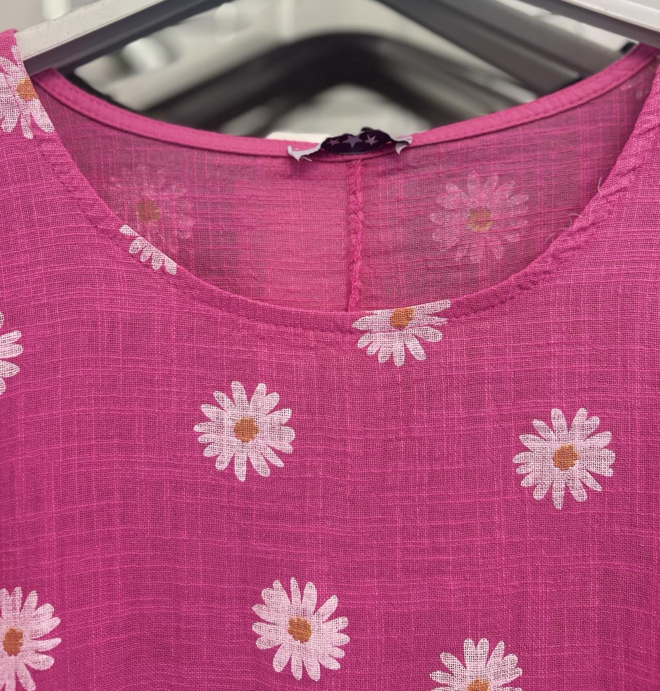 100% Cotton daisy print top